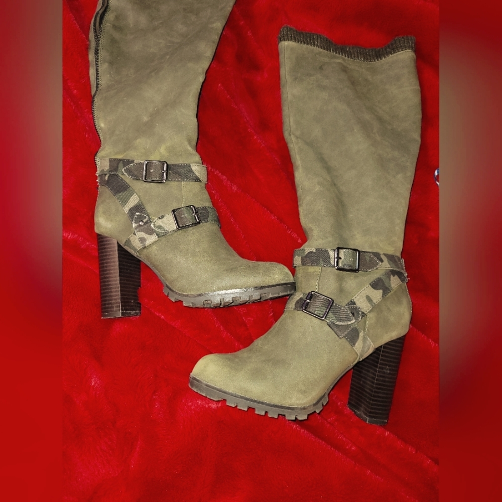 women's size 8 boots dark green with camp straps zip up on the sides high heeled
